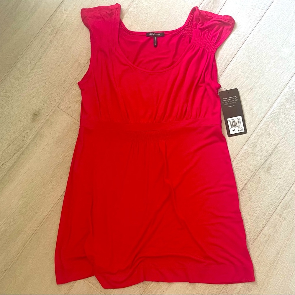NWT Daisy Fuentes Red Sleeveless Tunic Top - Size Medium